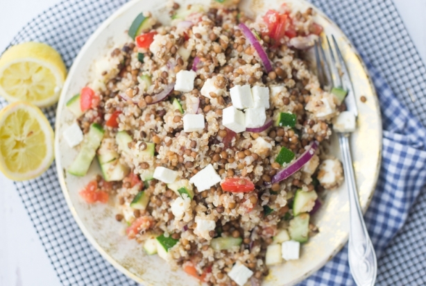 Griekse linzensalade met quinoa