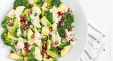 Fresh & Easy: Broccolisalade met avocado dressing