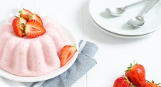 Weekendbites: Aardbeienbavarois met yoghurt