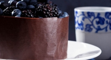 Chocolade taart met bosvruchten en hoe maak je een chocolade rand