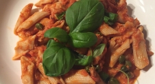 Eiwitrijke pasta met tomaat en tonijn