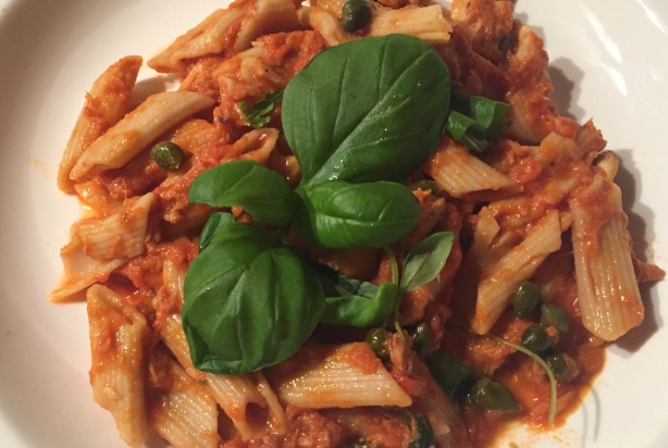 Eiwitrijke pasta met tomaat en tonijn