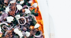Weekendbites: Plaatpizza met cavolo nero & gorgonzola