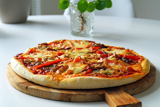 Recept voor vegetarische pizza met paprika - Foody.nl