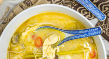 Thaise currysoep met noedels en kip