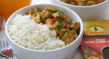 Thaise rode curry met kip en rijst