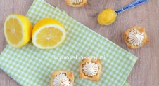 Mini lemon meringue pies