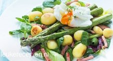 Salade met groene asperges en ei