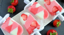 Aardbeien-yoghurt ijsjes