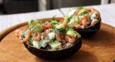 Gevulde avocado met garnalen uit het Voedselzandloper Kookboek