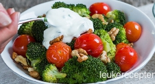 Broccoli met tomaat en muntsaus