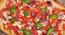 Plaatpizza met tomaat