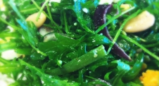 Rucola salade met limabonen en ei