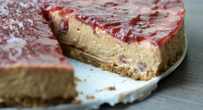 Video: Peanut butter and Jelly cheesecake