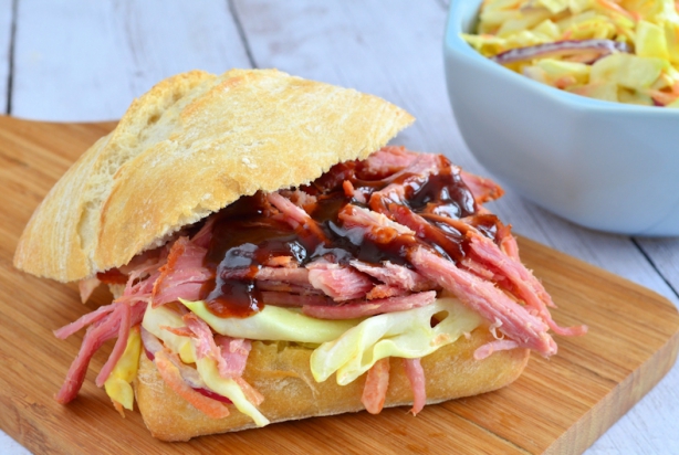 Laura Kookt: Pulled pork sandwich met coleslaw