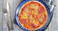 Tortizza met salami en kaas
