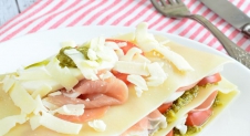 Caprese lasagne salade met parmaham