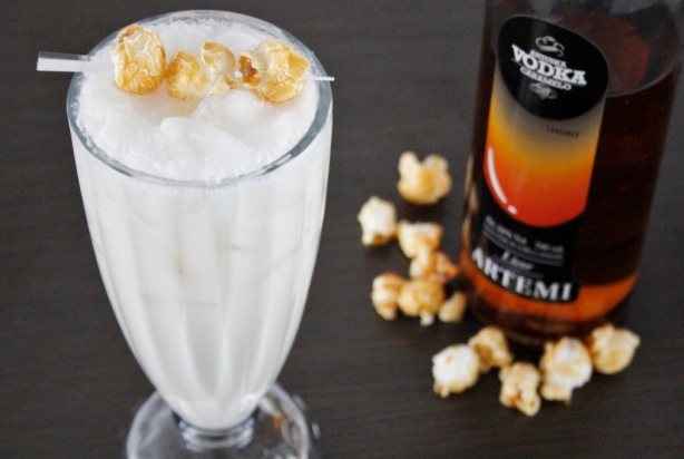 Milky Caramel Popcorn Shake